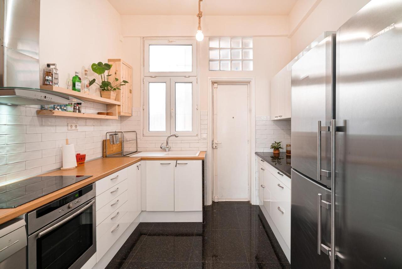 Spacious & Artistic Retro 2Bd Apt With Sauna Athens Exterior photo