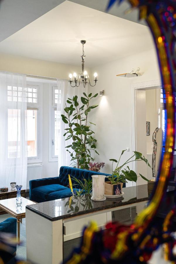 Spacious & Artistic Retro 2Bd Apt With Sauna Athens Exterior photo