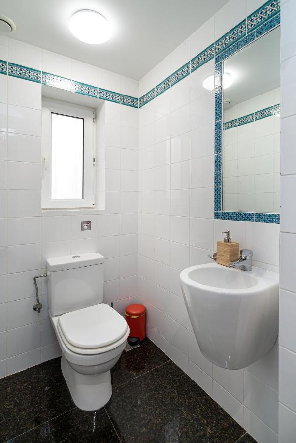Spacious & Artistic Retro 2Bd Apt With Sauna Athens Exterior photo