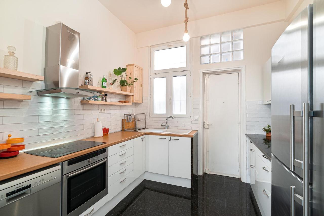 Spacious & Artistic Retro 2Bd Apt With Sauna Athens Exterior photo